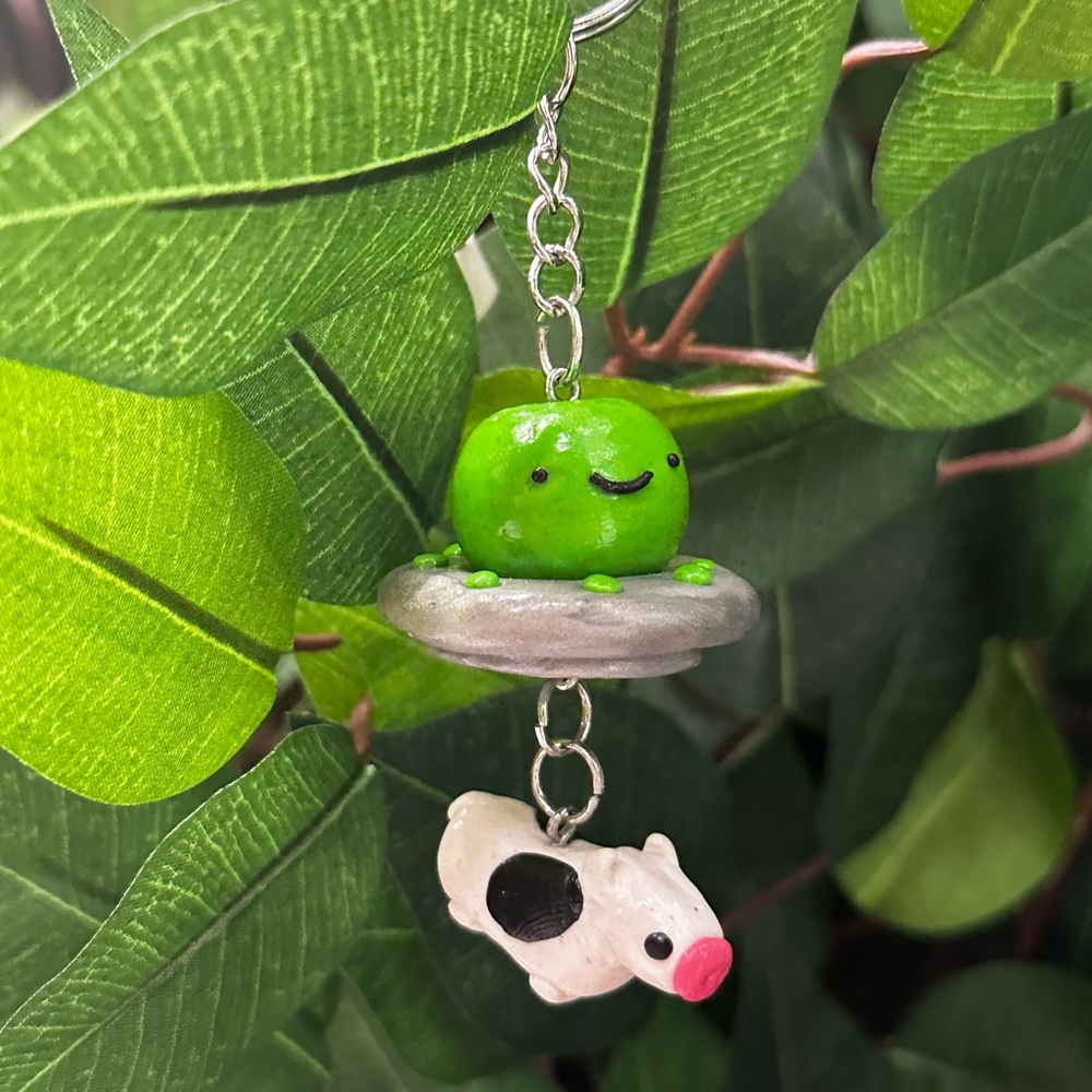 Cute Alien UFO Keychain – Handmade Polymer Clay, Funny Cow Abduction Gift